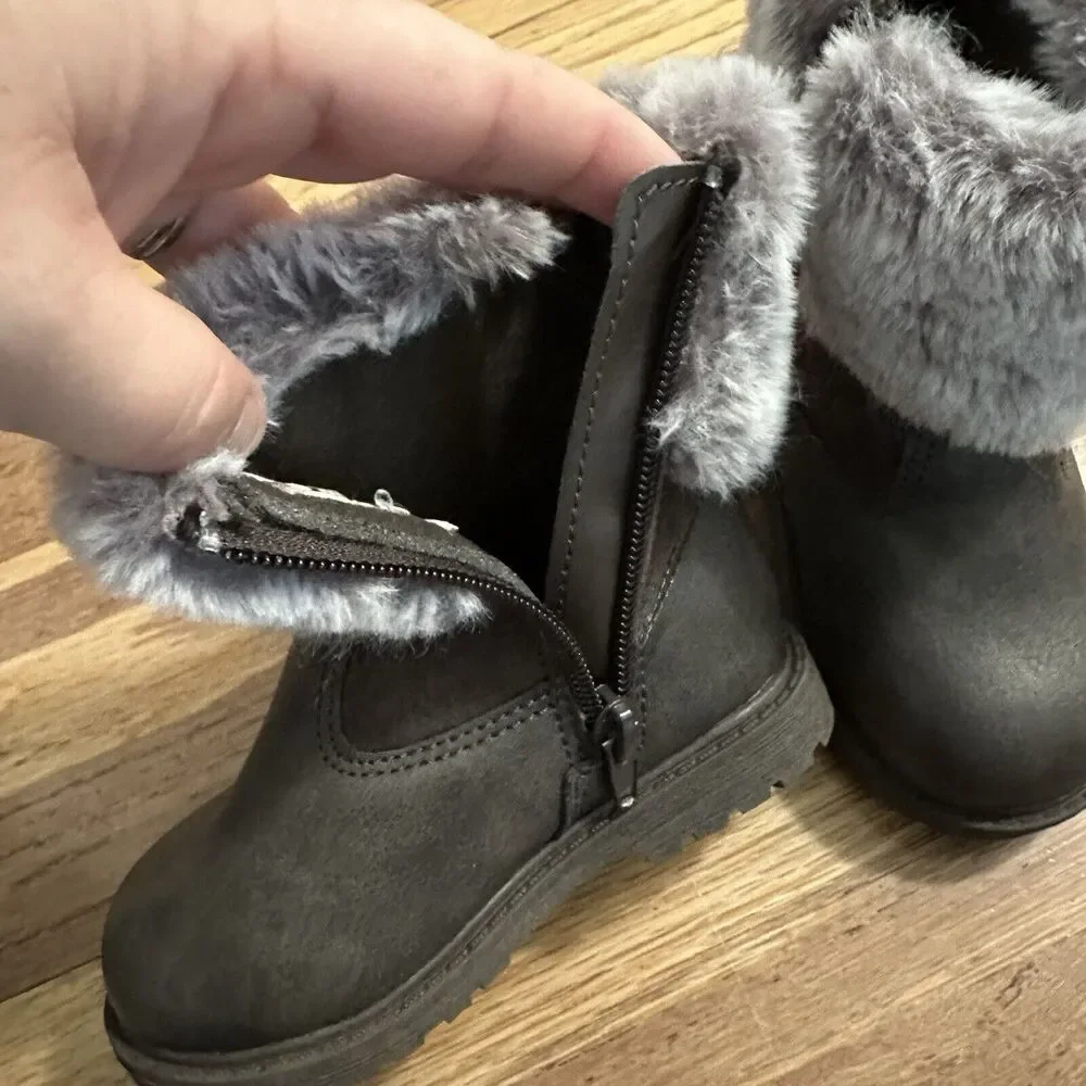 OshKosh B’Gosh Empress Boots, Faux Fur, Faux Leather, Toddler Size‎ 6